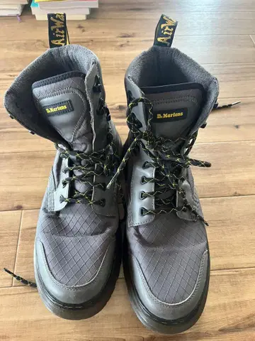 닥터 마틴 그레이 하이컷 부츠