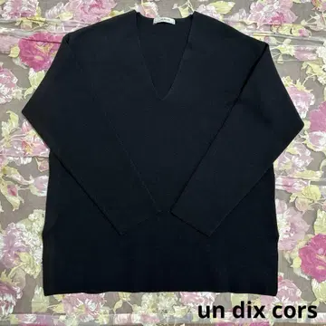 새상품급 un dix cors 앤디콜 니트 V넥 상의