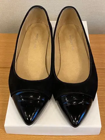 펌프스 23cm 블랙 에나멜 스웨이드 neue diffusion