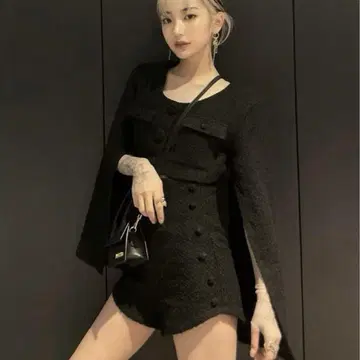 멜트더레이디 딥 슬릿 트위드 자켓 블랙