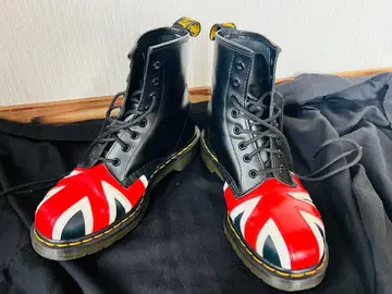 닥터마틴 8홀 부츠 UK7, US8 (25.5~26cm)