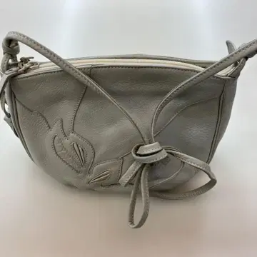 이비자 그레이 꽃 자수 숄더백 태슬 포함