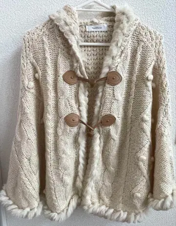 RecHerie 리셰리에 퍼 판초 얼룩 있음