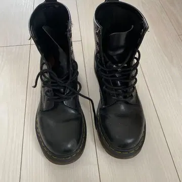 Dr. Martens AirWair 블랙 워크 부츠