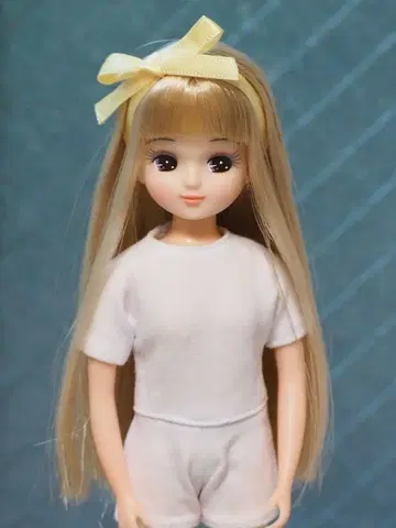 리카짱 인형 본체 금발 화이트 의류