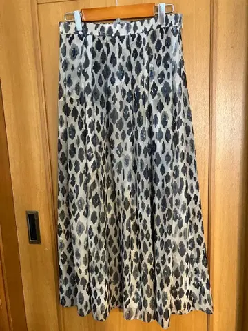 theory luxe 레오파드 무늬 롱 스커트 그레이와 블랙