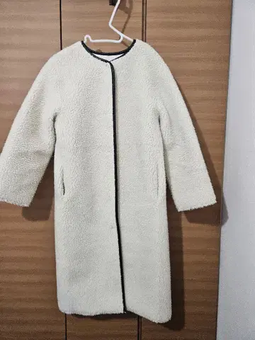 크림색 보아 자켓 긴팔