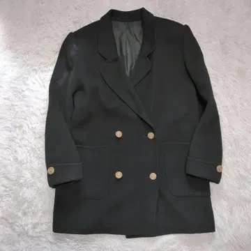 울 100% 라무 혼방 골드 버튼 더블 테일러드 자켓