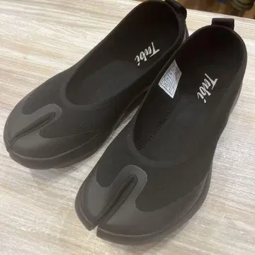 저널 스탠다드 구매 Tabi 플랫슈즈 블랙