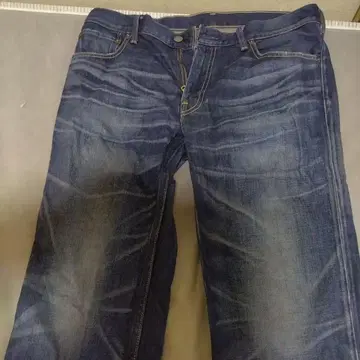 스트레이트 데님 다크 블루 페이드 가공