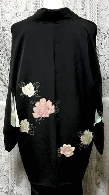 [중고] 블랙 장미 꽃무늬 겉옷 겉옷 끈 포함 보관 주름 있음 A506