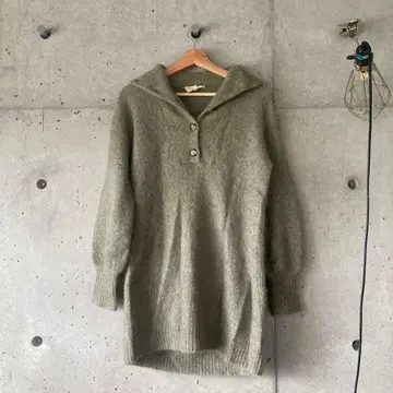 Sezane 올리브 그린 후드 부착 니트 원피스