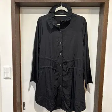 블랙 버튼 부착 코트 M