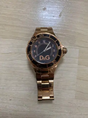 D&G 골드 아날로그 손목시계