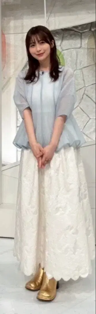 나가하마 네루 착용 루체 블루 시어 자카드 블라우스 블루