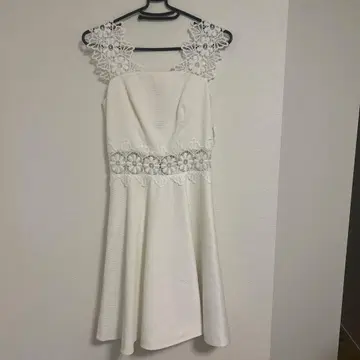 TED BAKER 화이트 슬리브리스 원피스