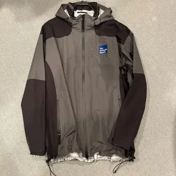 Alwayth shell jacket by AKAD