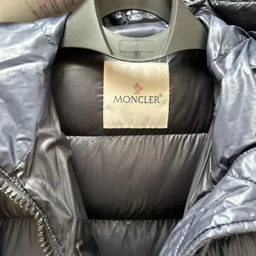 MONCLER 네이비 다운 자켓 후드 부착