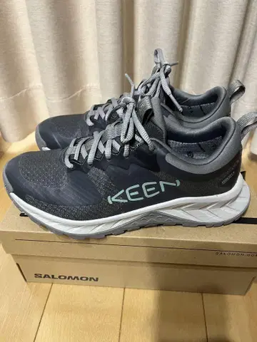 KEEN 그레이 러닝화
