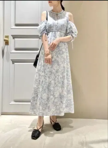 모자이크 플라워 오프숄더 원피스 릴리 브라운