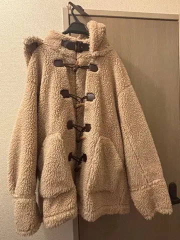 [ 가격 인하 ] NICE CLAUP 베이지 보아 후드 부착 더플 코트