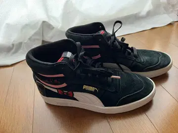 PUMA 헬로키티 하이컷 스니커즈