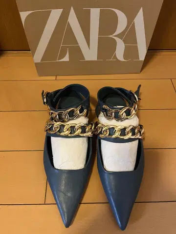 자라 스틸레토 체인 스트랩 플랫슈즈