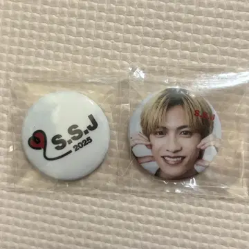 S.S.J 2025 버튼 배지 2개 세트