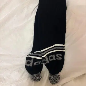 adidas 폼폼 포함 머플러 블랙/화이트