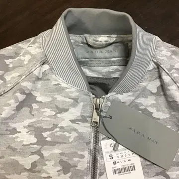 ZARA MAN 그레이 카모 패턴 아우터