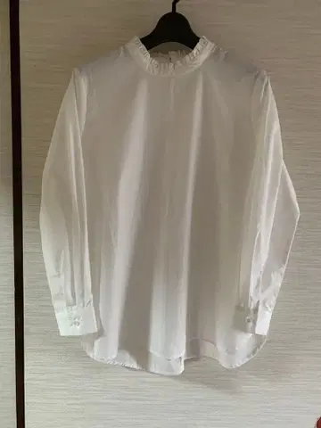 프릴 넥 화이트 셔츠 긴팔