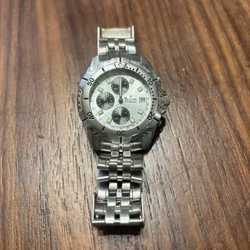 Bulova 실버 아날로그 손목시계