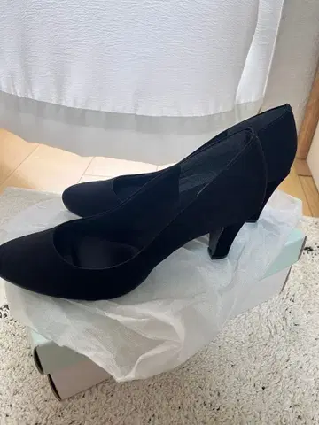 블랙 중간 힐 펌프스