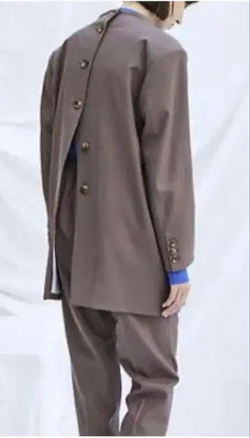 새상품급 엔폴드 하이 트위스트WO Back 슬릿 JACKET 38