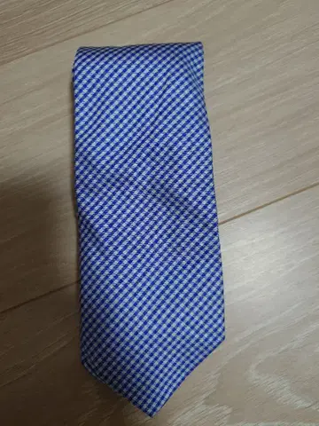 Drake's 파랑과 화이트 체크 패턴 넥타이