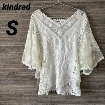 Kindred 화이트 레이스 오부 소매 상의