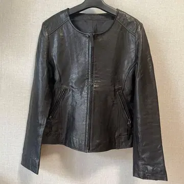 블랙 가죽 아우터 지퍼 포함