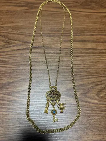 목걸이와 귀걸이 세트