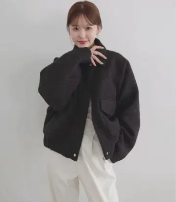 [ ayu x LIAN ] 스탠 칼라 컬 샤기 블루종