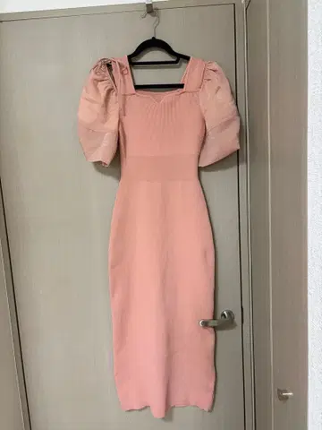 rienda 핑크 스퀘어넥 퍼프 슬리브 원피스