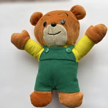 오버롤 착용 곰 봉제 인형