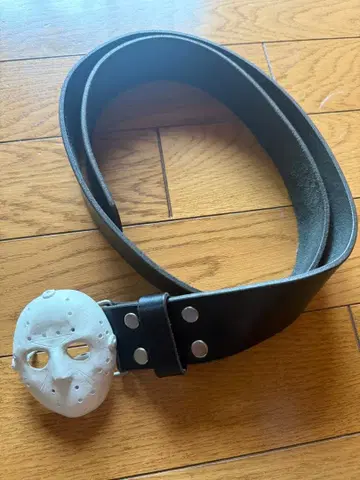 마스크형 버클 블랙 가죽 벨트