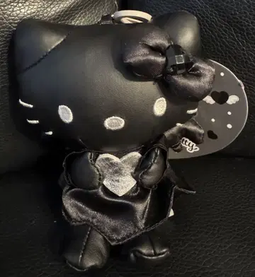 새상품 산리오 헬로키티 BLACK 엔젤 마스코트 참