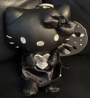 새상품 산리오 헬로키티 BLACK 엔젤 마스코트 참