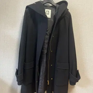 후드 부착 블랙 코트
