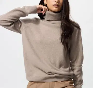 [ UNIQLO ] 캐시미어 터틀넥 화이트
