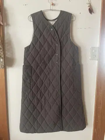 Gauze 다크 브라운 퀼팅 베스트 슬리브리스