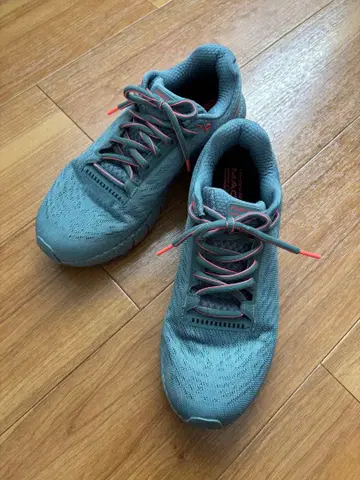 UNDER ARMOUR HOVR MACHINA