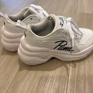 [ PUMA ] 화이트 스니커즈 ( 23cm )