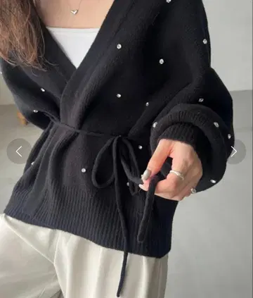 진주 장식 블랙 니트 가디건